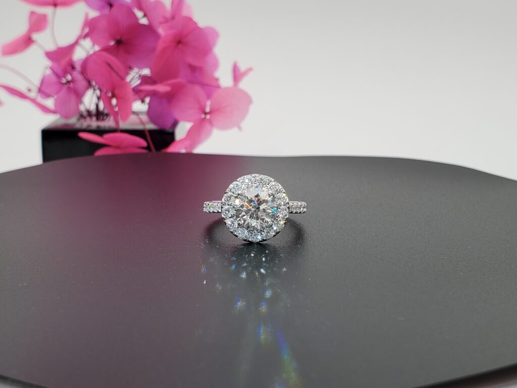 A diamond ring in 18K white gold